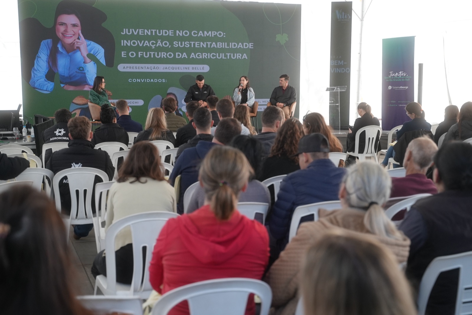Palestra sobre inovação e futuro da agricultura na Vitis Aurora